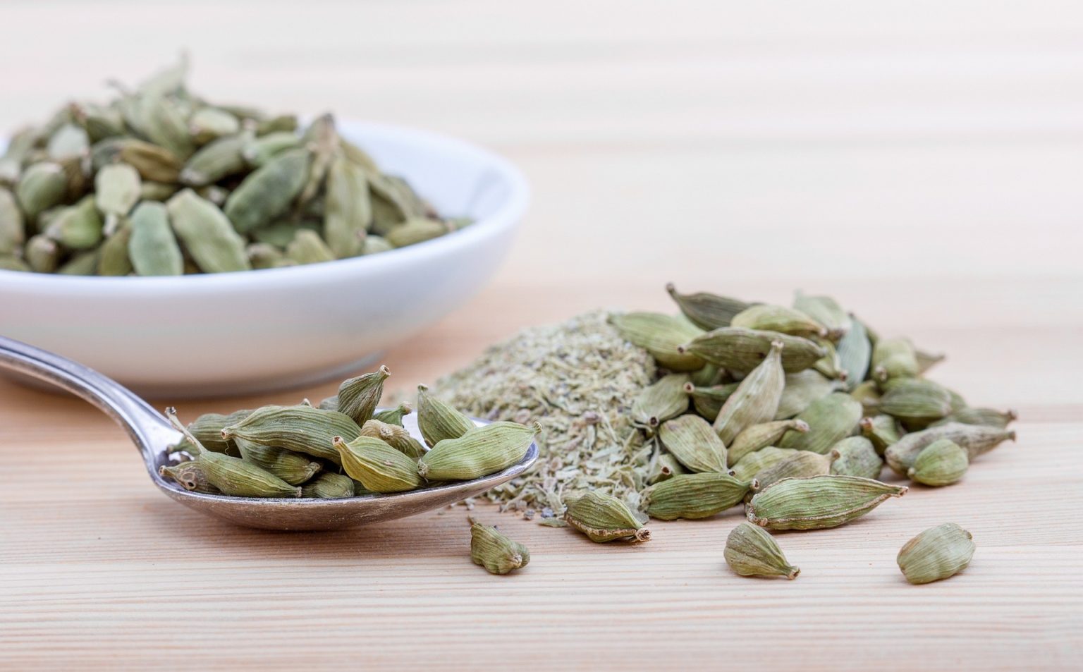 What Does Cardamom Smell Like? More Scents Than Sense
